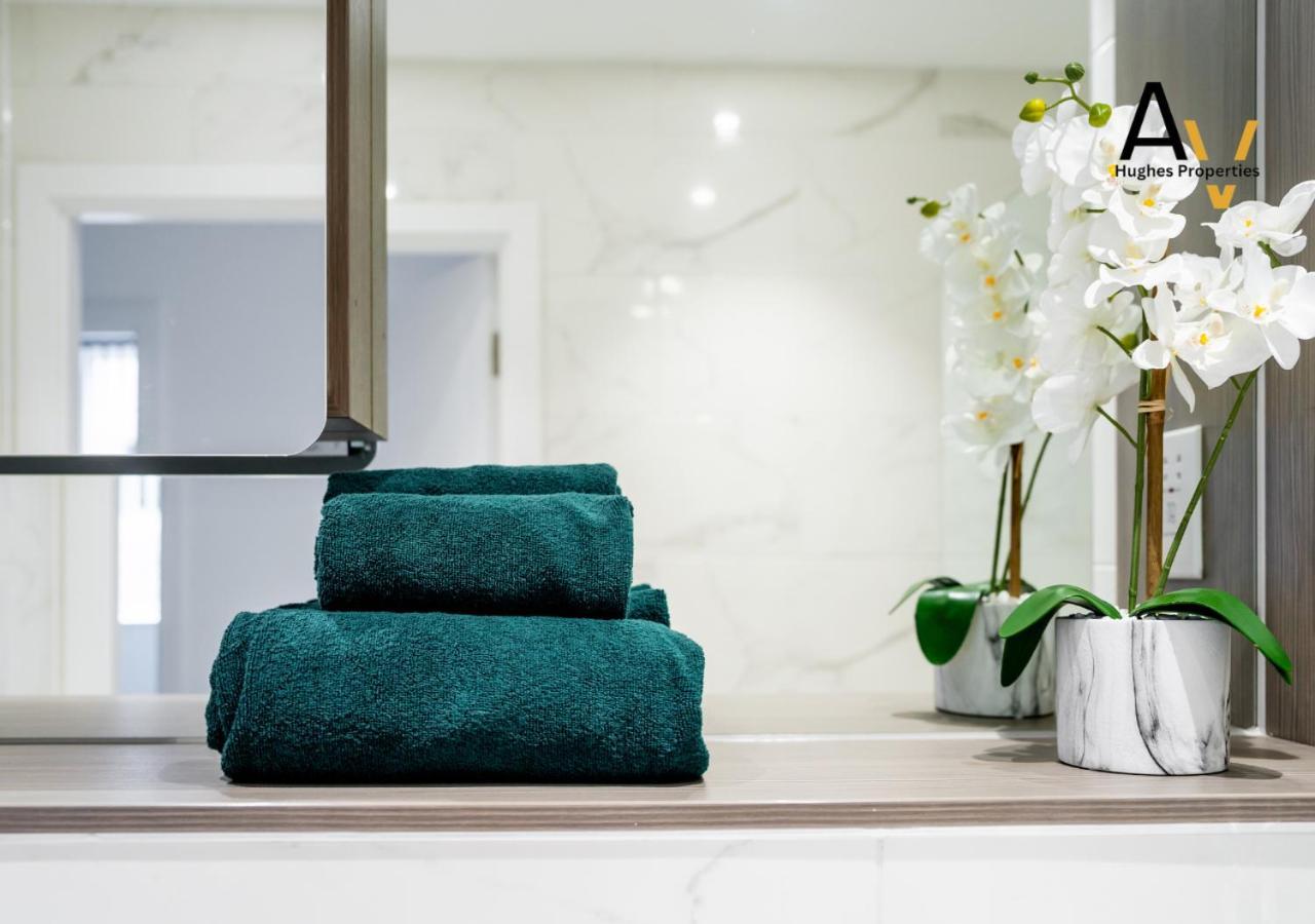 Modern Two-Bedroom Apartment - Central Location, Free Wi-Fi, Ideal For Long Stays By Av Hughes Properties Milton Keynes Extérieur photo