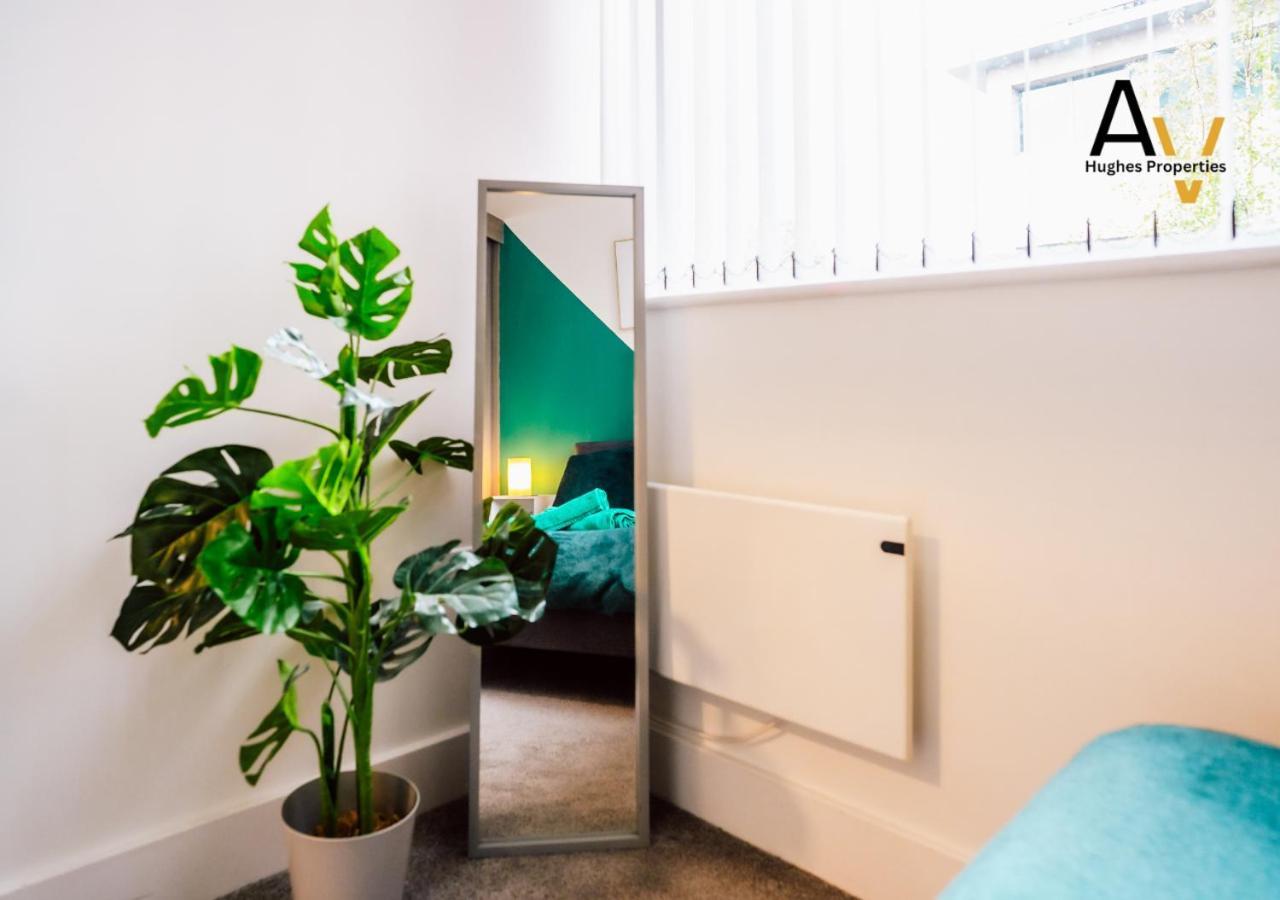 Modern Two-Bedroom Apartment - Central Location, Free Wi-Fi, Ideal For Long Stays By Av Hughes Properties Milton Keynes Extérieur photo